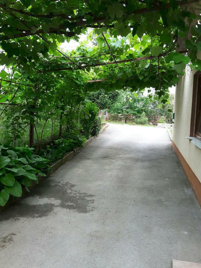 Apartman Petra & Tena สลูน ภายนอก รูปภาพ