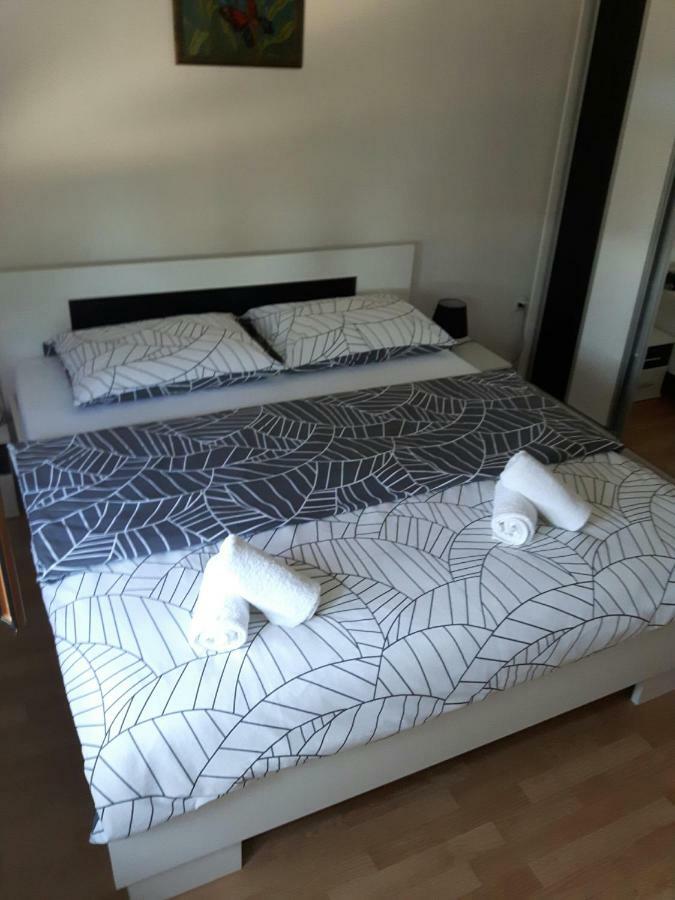 Apartman Petra & Tena สลูน ภายนอก รูปภาพ