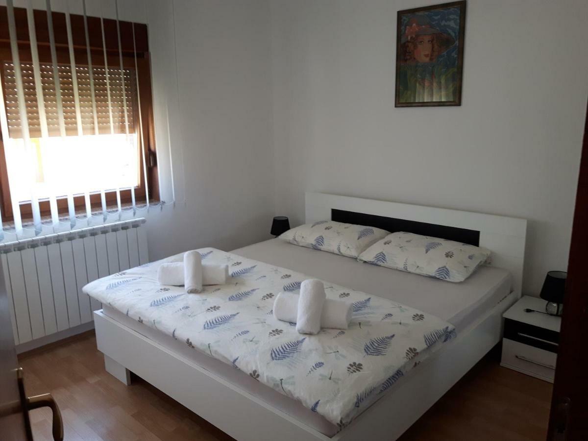 Apartman Petra & Tena สลูน ภายนอก รูปภาพ