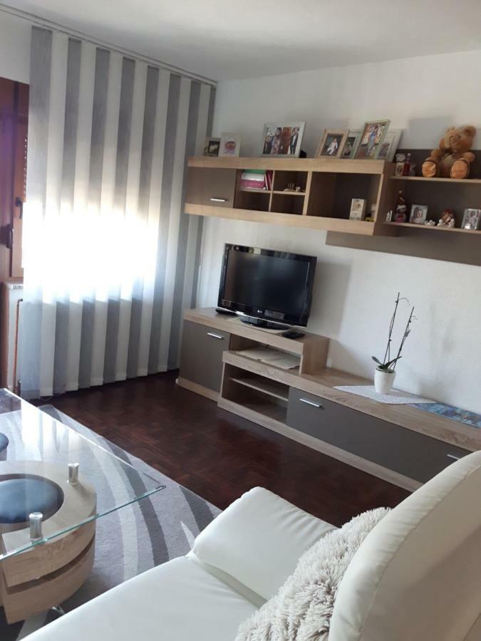Apartman Petra & Tena สลูน ภายนอก รูปภาพ