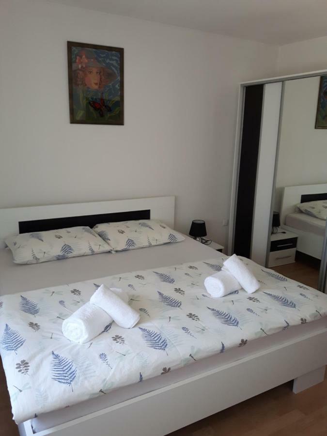Apartman Petra & Tena สลูน ภายนอก รูปภาพ