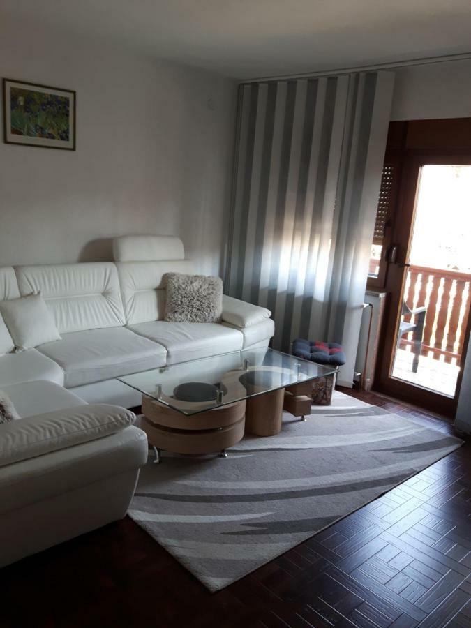 Apartman Petra & Tena สลูน ภายนอก รูปภาพ