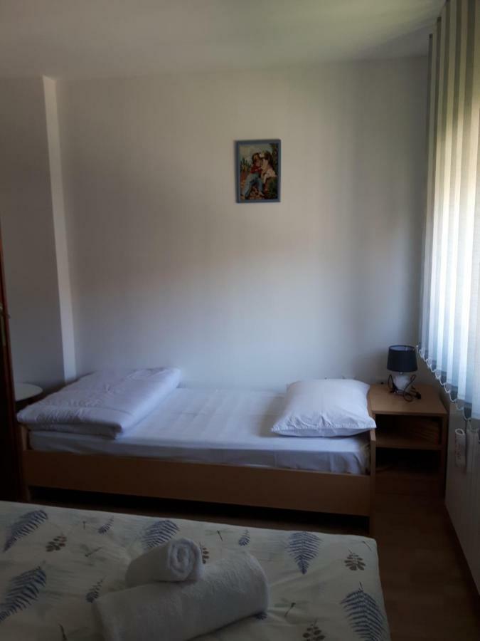 Apartman Petra & Tena สลูน ภายนอก รูปภาพ