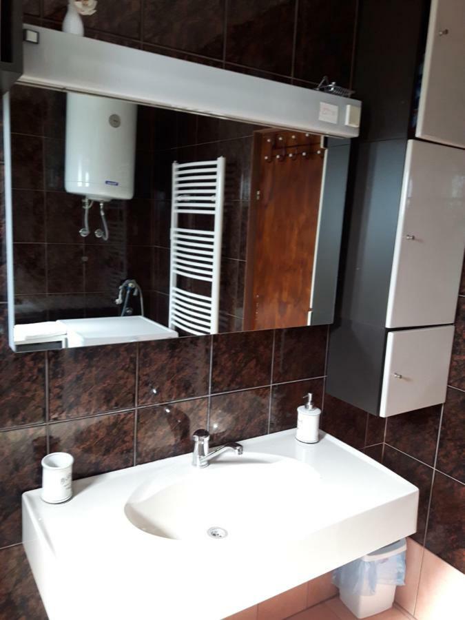 Apartman Petra & Tena สลูน ภายนอก รูปภาพ